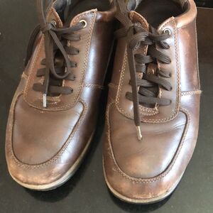 Brown men’s 10 1/2 Vionic shoes lace up